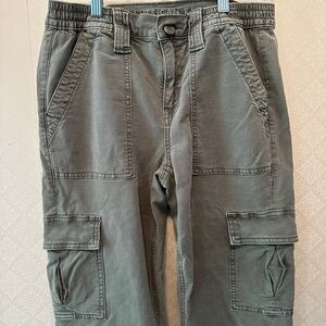 American Eagle Women’s Cargo Pants sz 2 (army green)